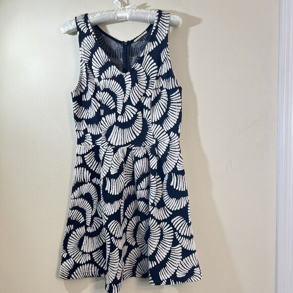 Stitch Fix Le Lis Fit And Flare Dress Sz Medium Blue White Feather Print Skater - Picture 1 of 7